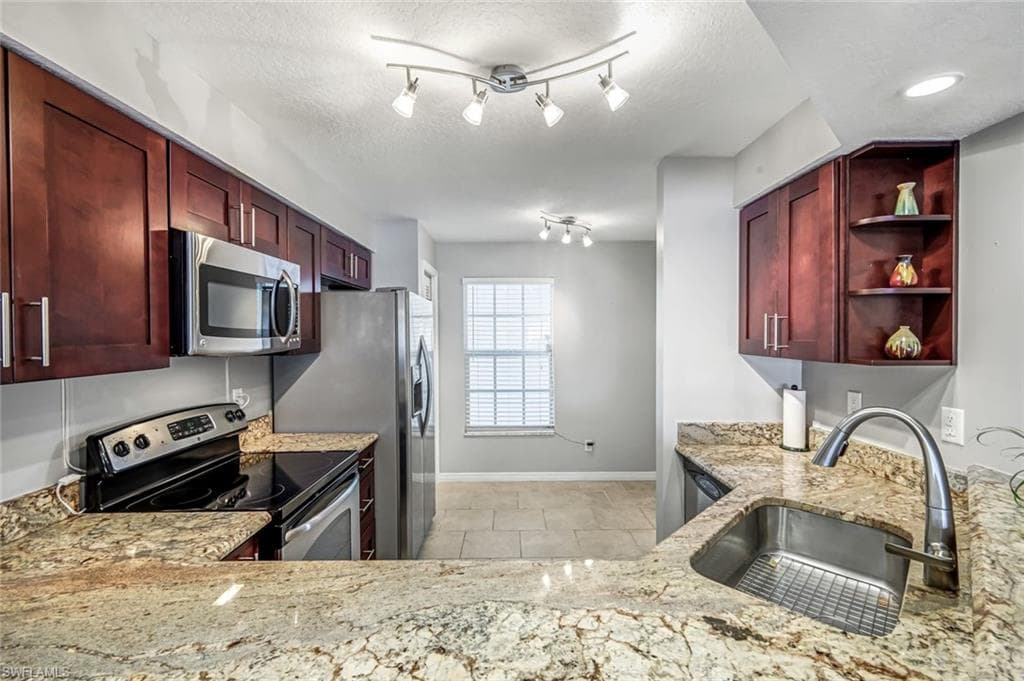 9580 Victoria LN # 208A, NAPLES FL 34109-7
