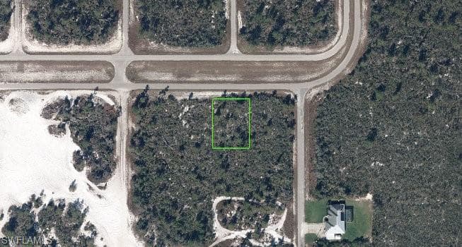 1233 Island PKWY NE, LAKE PLACID FL 33852-1
