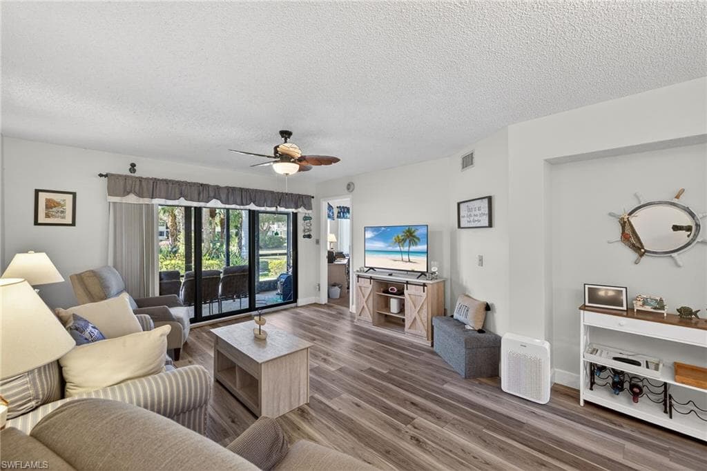 4973 Pepper CIR F105-6