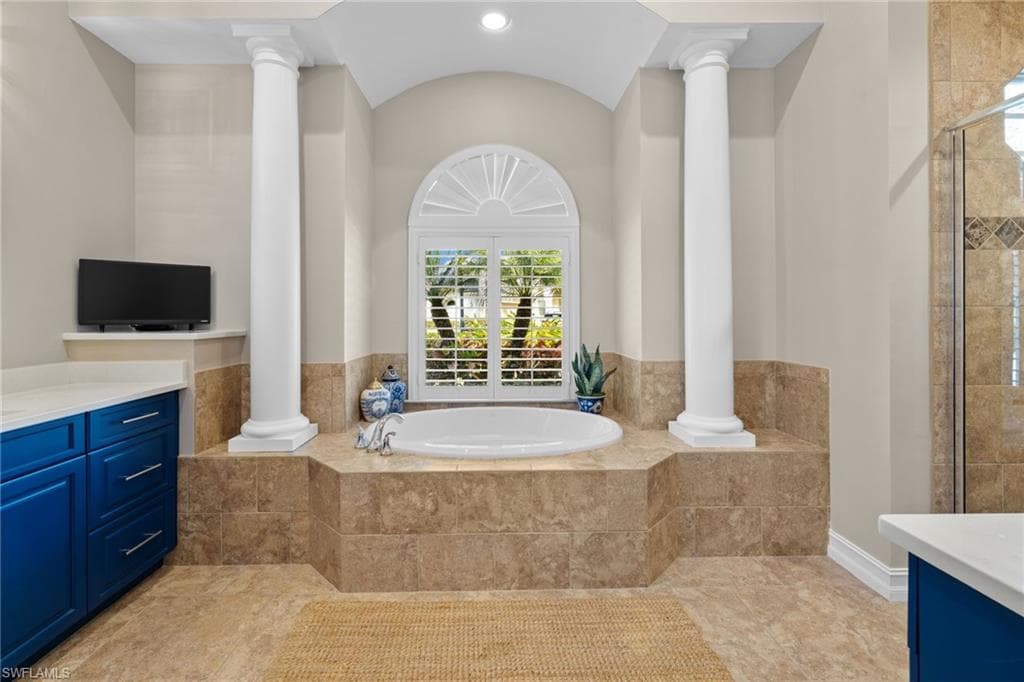 347 Saddlebrook LN, NAPLES FL 34110-15