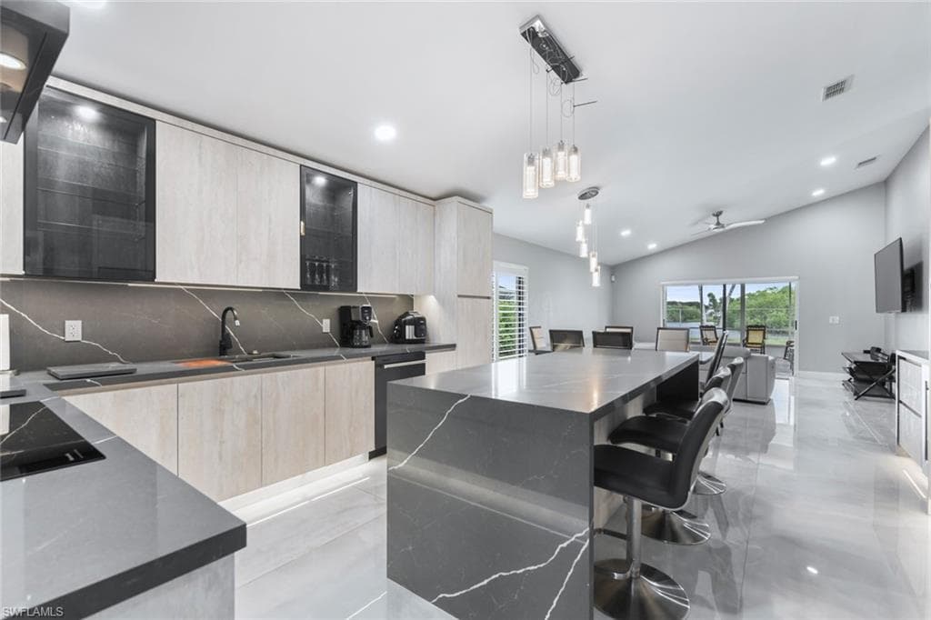 15613 Beachcomber AVE-11