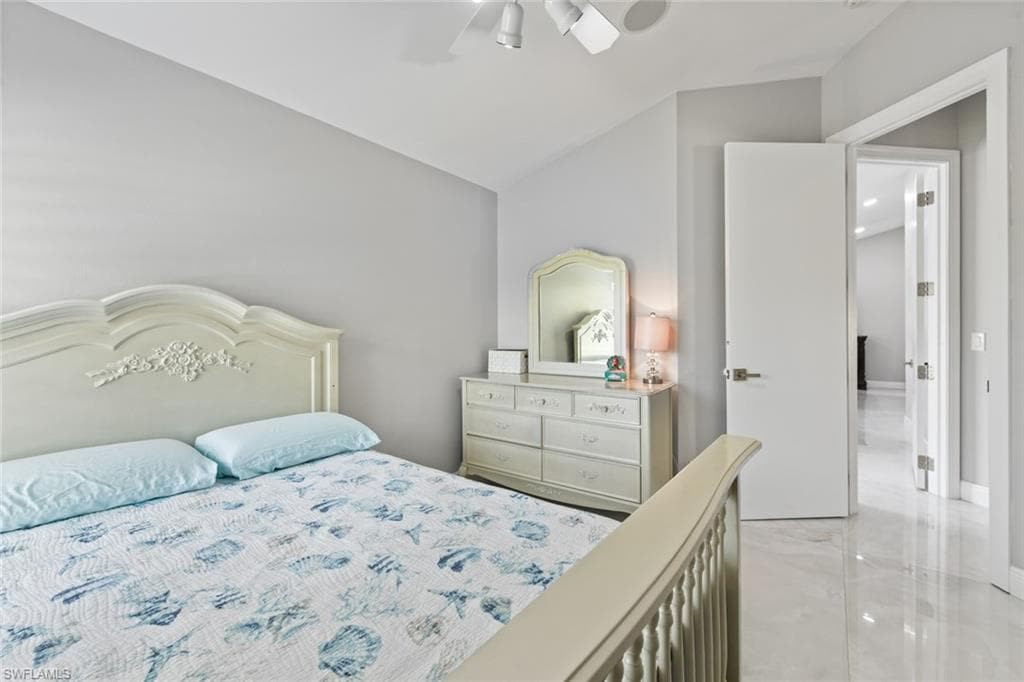 15613 Beachcomber AVE-29