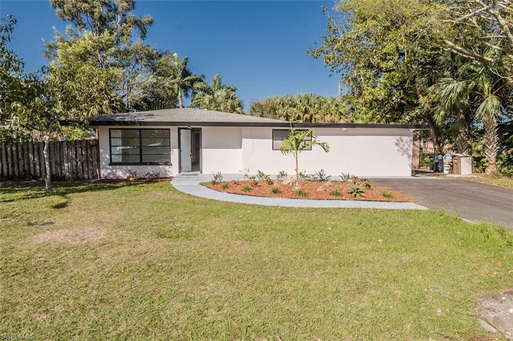 4330 Deleon ST, FORT MYERS FL 33901-1