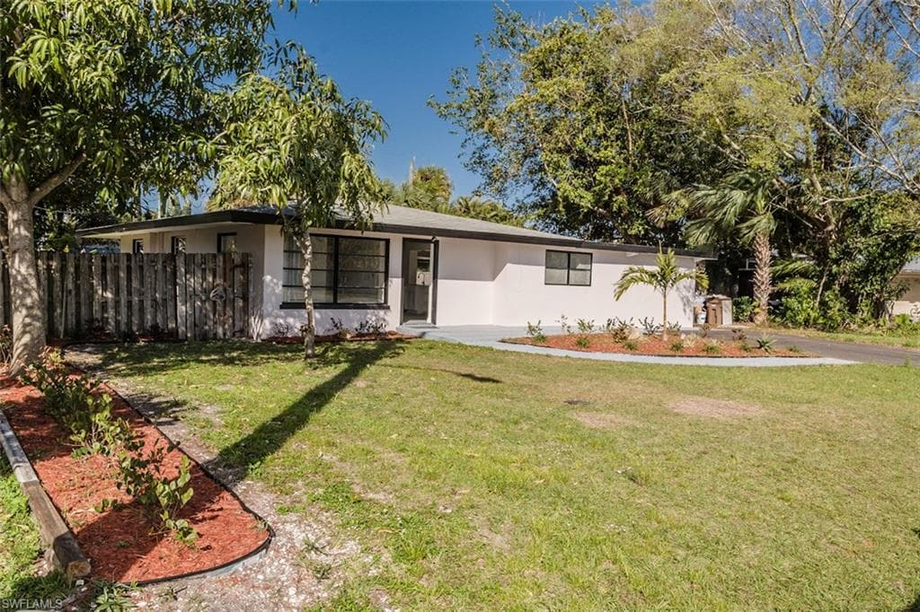 4330 Deleon ST, FORT MYERS FL 33901-4