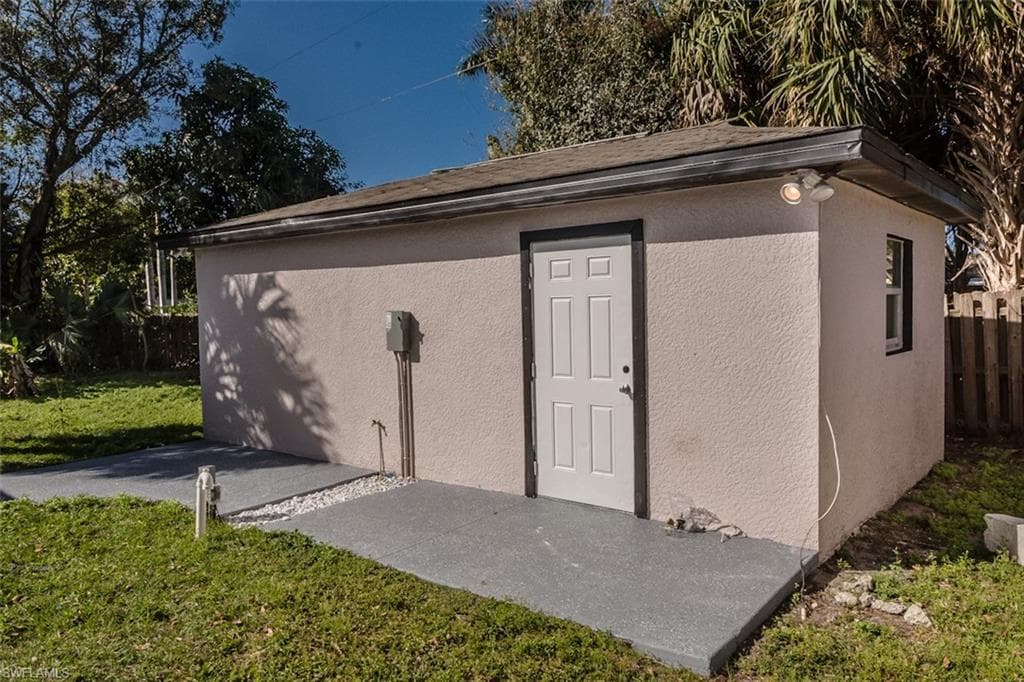 4330 Deleon ST, FORT MYERS FL 33901-30