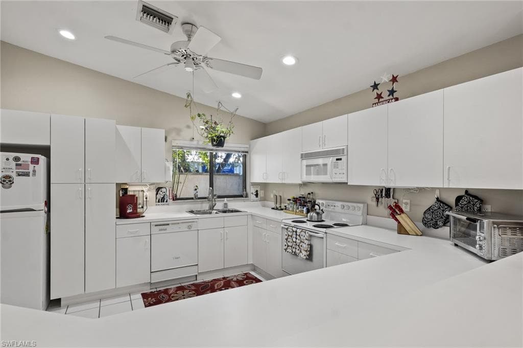 5521 Longleaf DR-5