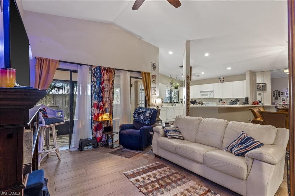 5521 Longleaf DR-2