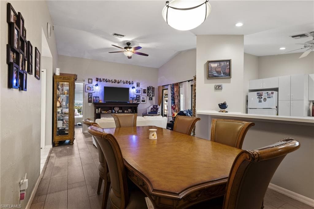 5521 Longleaf DR-9