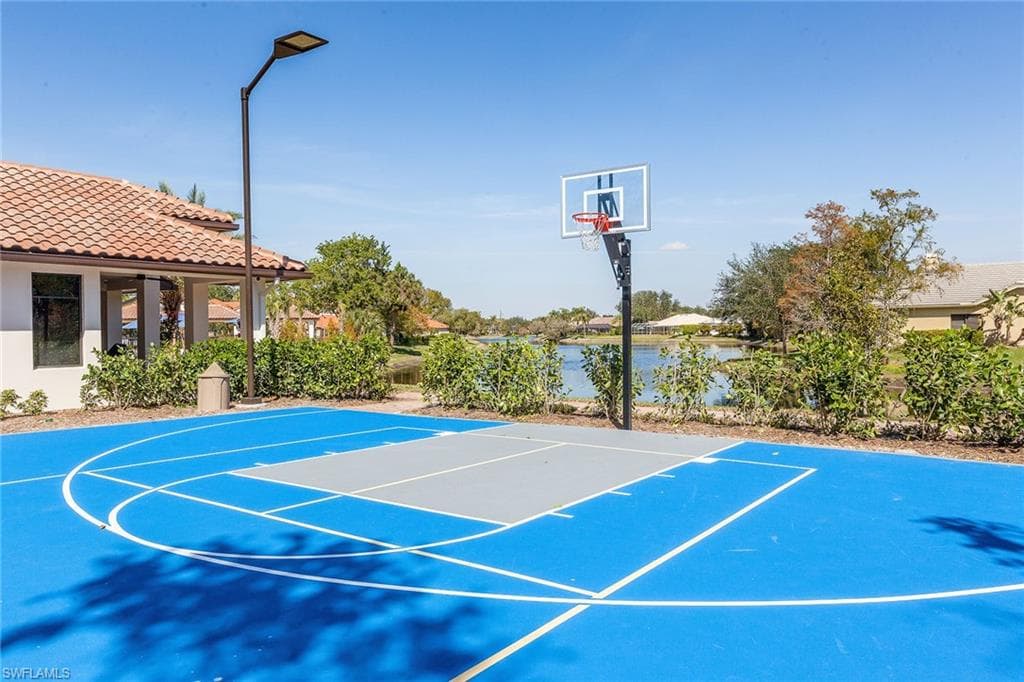 8069 San Vista CIR, NAPLES FL 34109-32