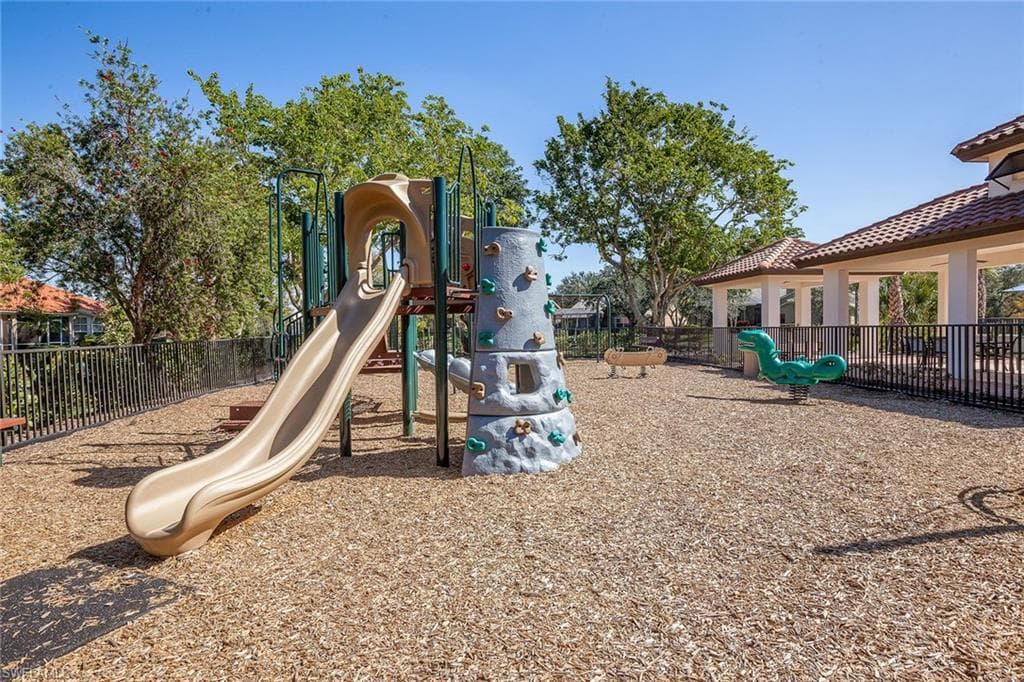 8069 San Vista CIR, NAPLES FL 34109-30