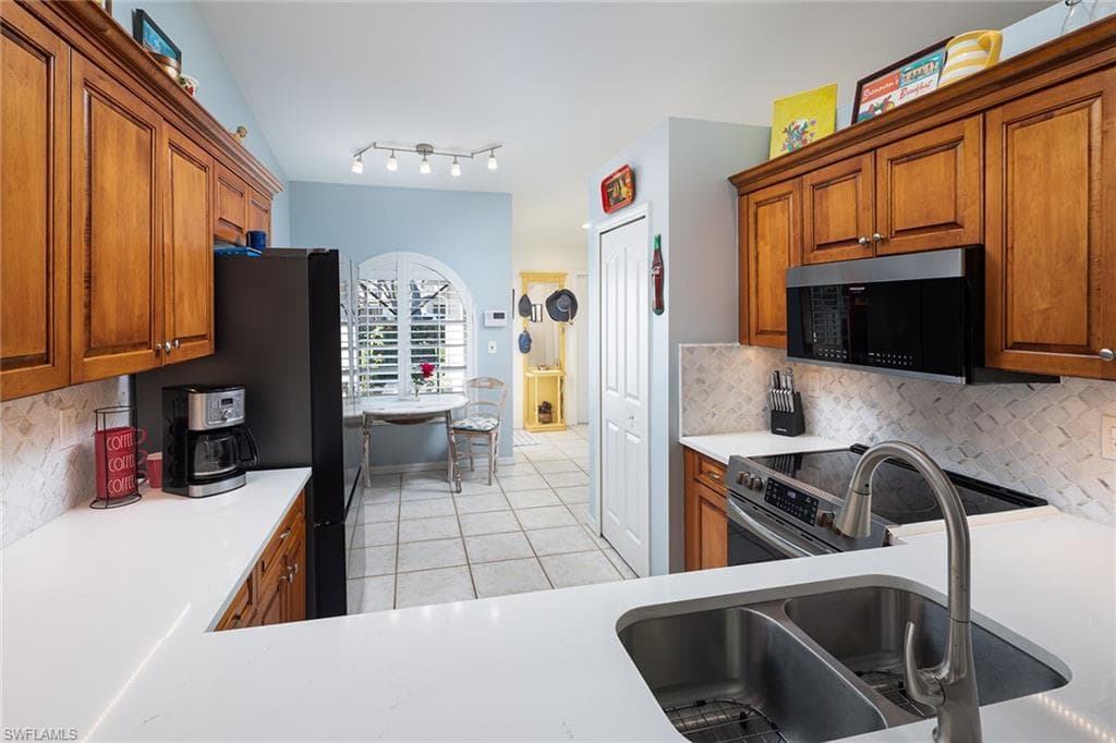 8069 San Vista CIR, NAPLES FL 34109-7