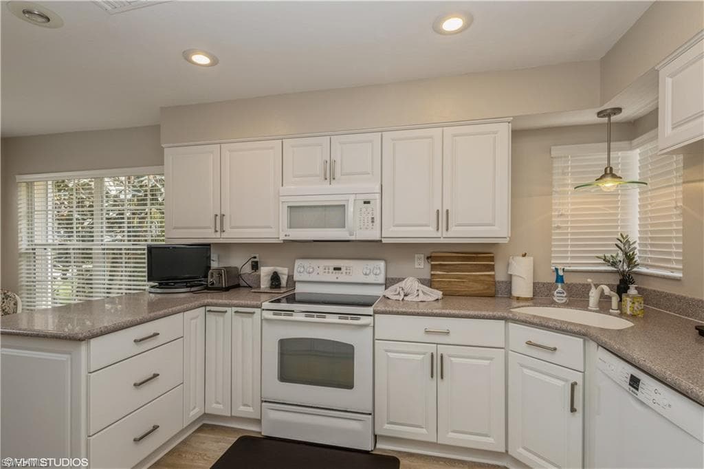 2608 Sailors WAY # 122, NAPLES FL 34109-19