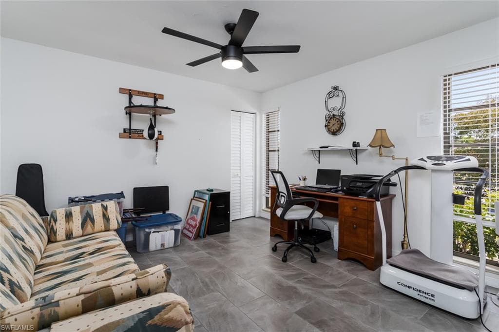 661 Valley DR-26