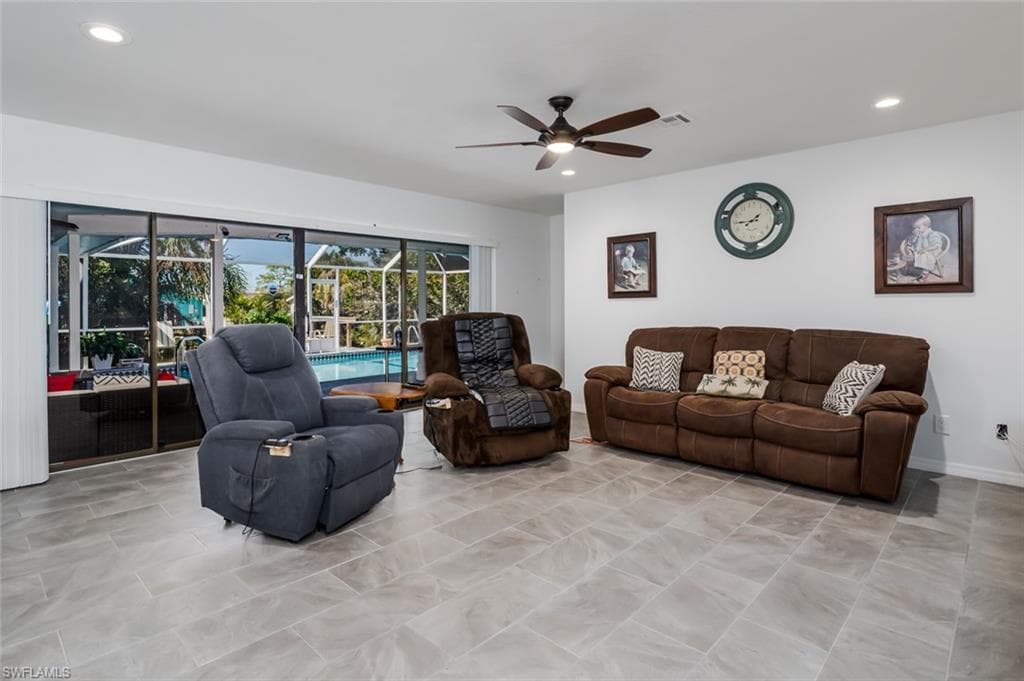 661 Valley DR-17