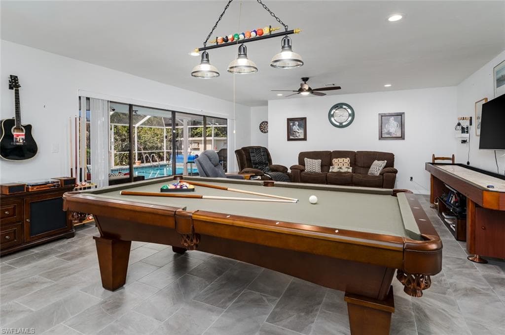 661 Valley DR-18