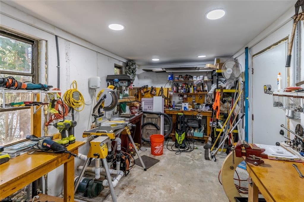 661 Valley DR-34