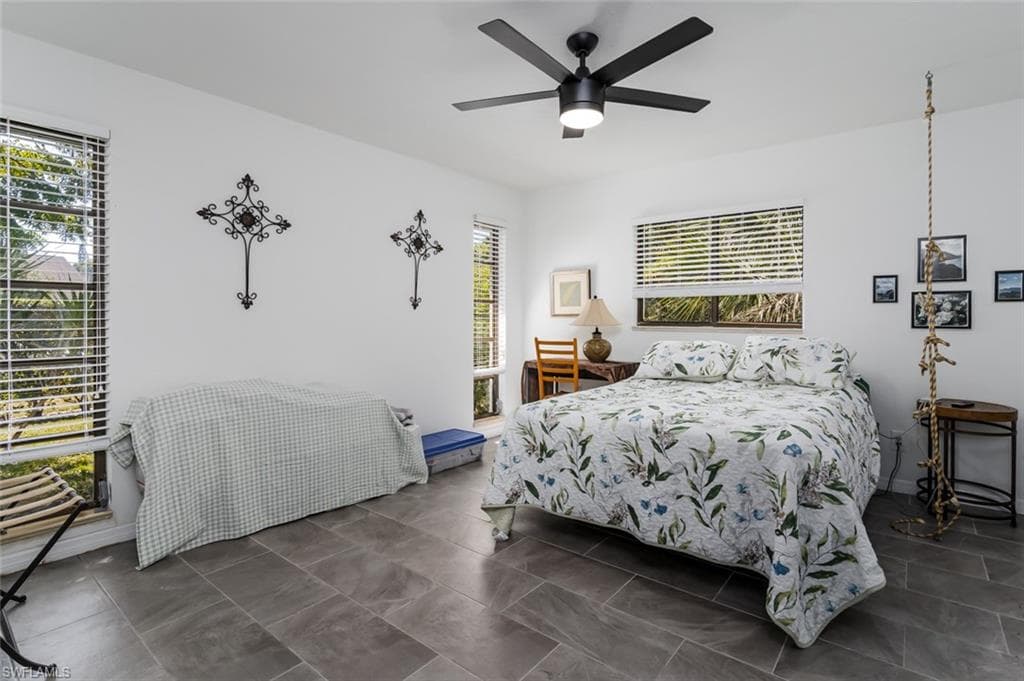 661 Valley DR-30