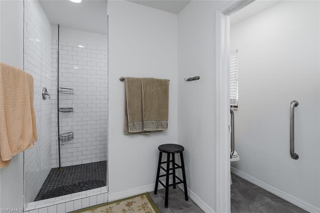 661 Valley DR-24