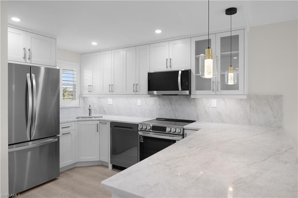 21 High Point CIR E 409-21