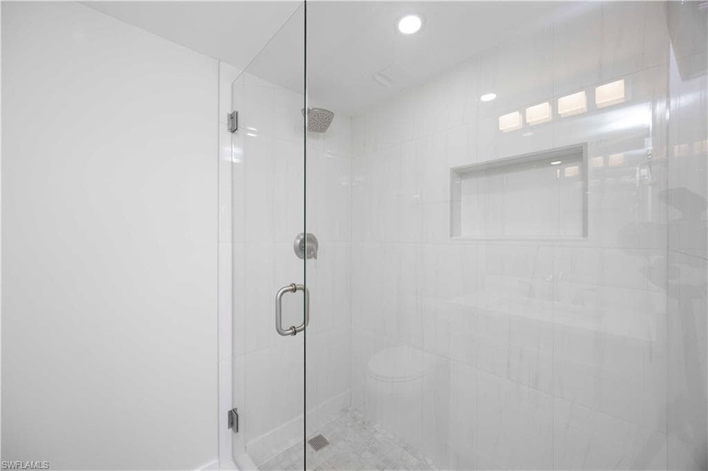 21 High Point CIR E 409-10