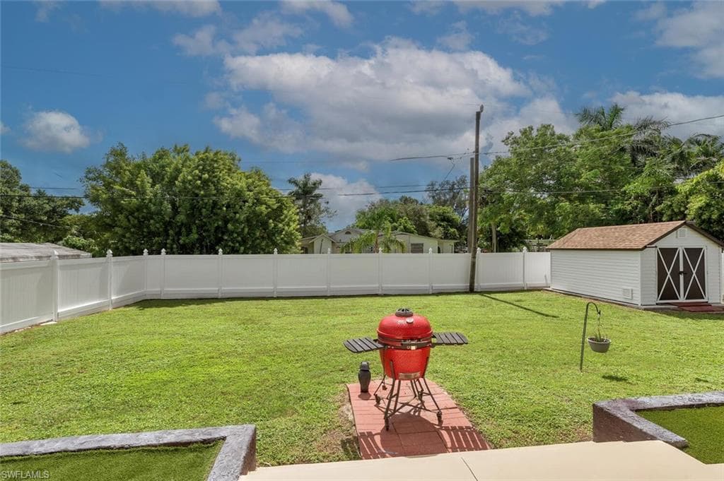 3196 Connecticut AVE, NAPLES FL 34112-23