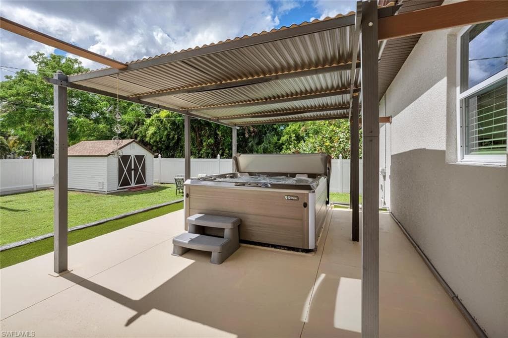 3196 Connecticut AVE, NAPLES FL 34112-29