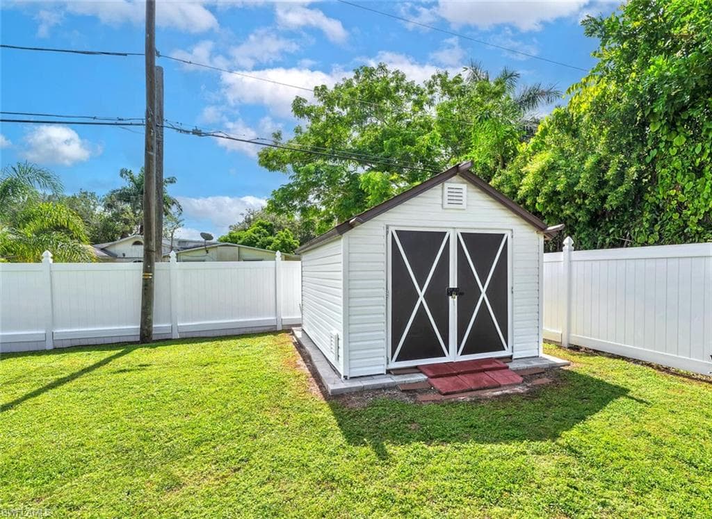3196 Connecticut AVE, NAPLES FL 34112-36