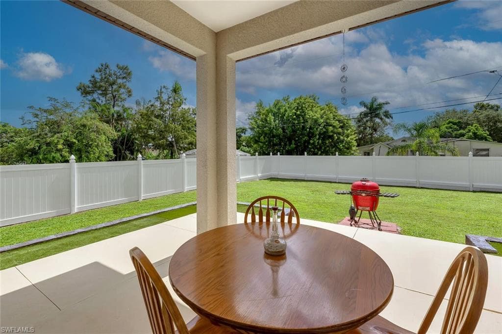 3196 Connecticut AVE, NAPLES FL 34112-34