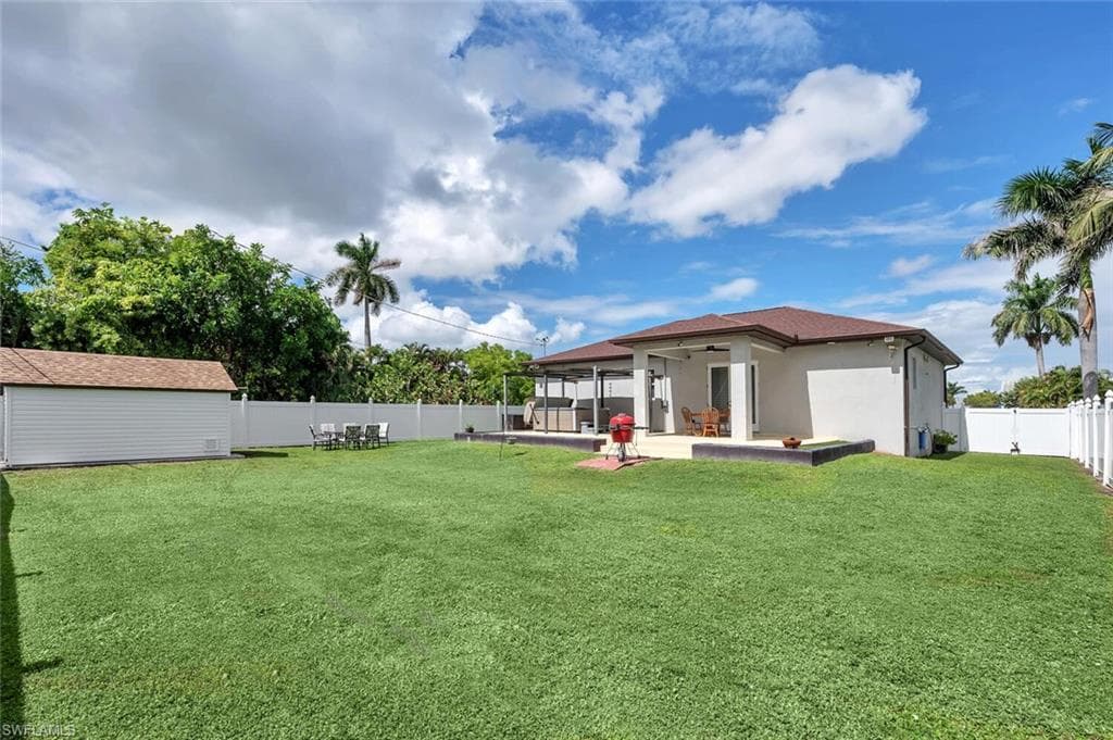 3196 Connecticut AVE, NAPLES FL 34112-24