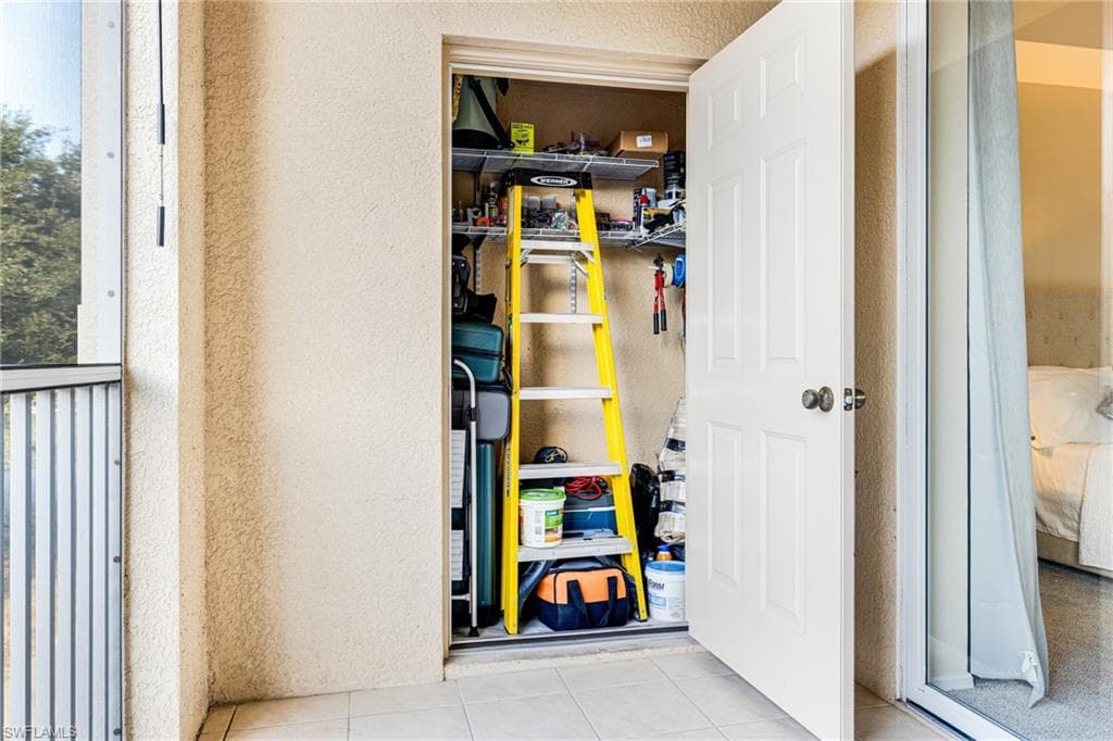 9055 Colby DR 2213-15