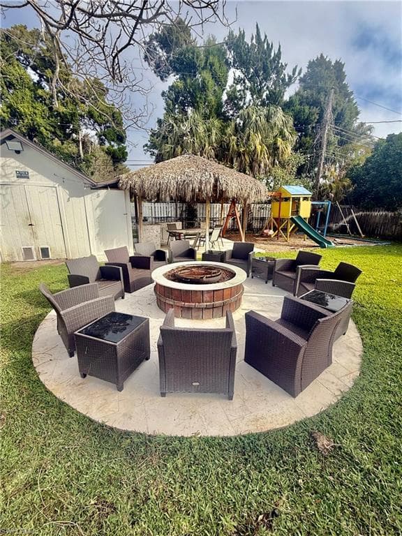 733 Pine Cone LN, NAPLES FL 34104-32