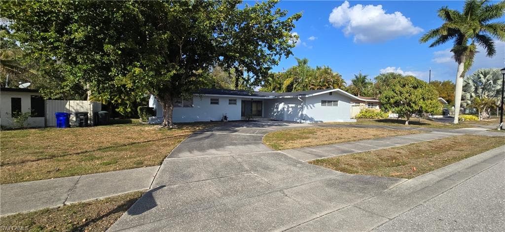 1557 Moreno AVE, FORT MYERS FL 33901-19