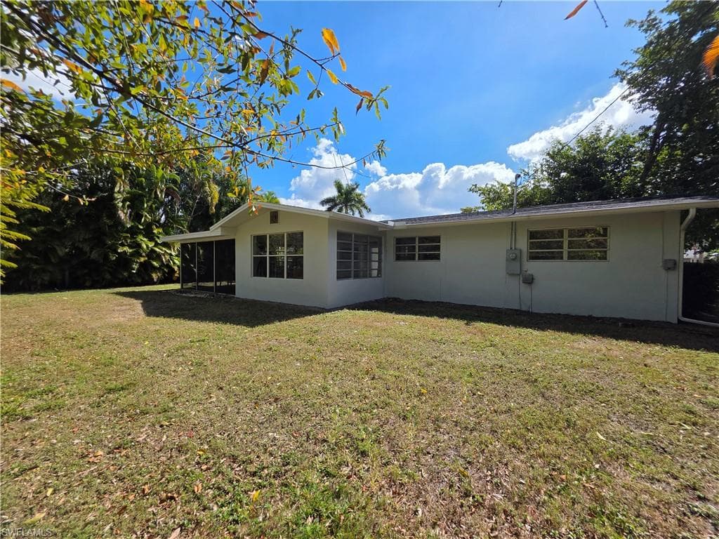 1557 Moreno AVE, FORT MYERS FL 33901-18