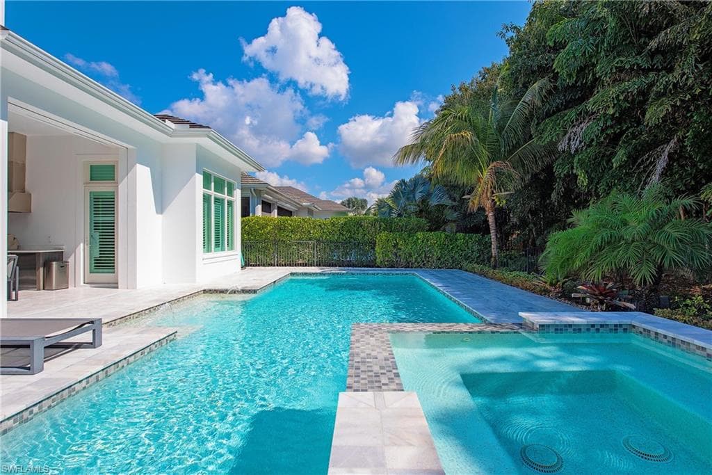 6830 Mangrove AVE, NAPLES FL 34109-27