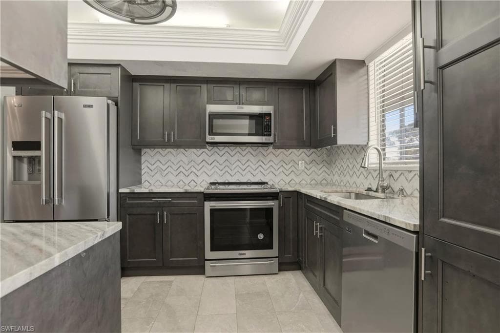 403 SE 43rd TER 9-4