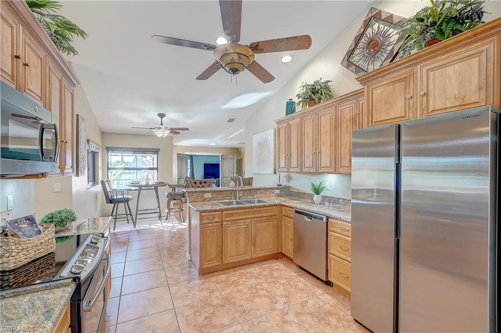 718 Arundel CIR, FORT MYERS FL 33913-9