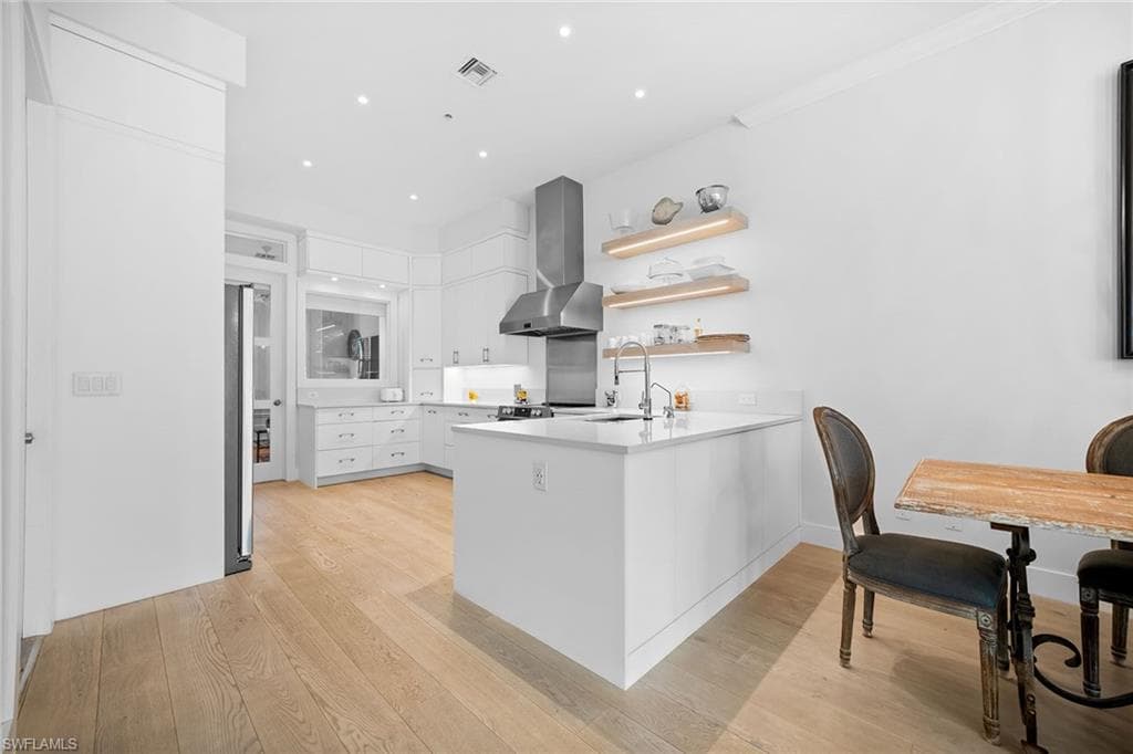 443 8th AVE S 104-10