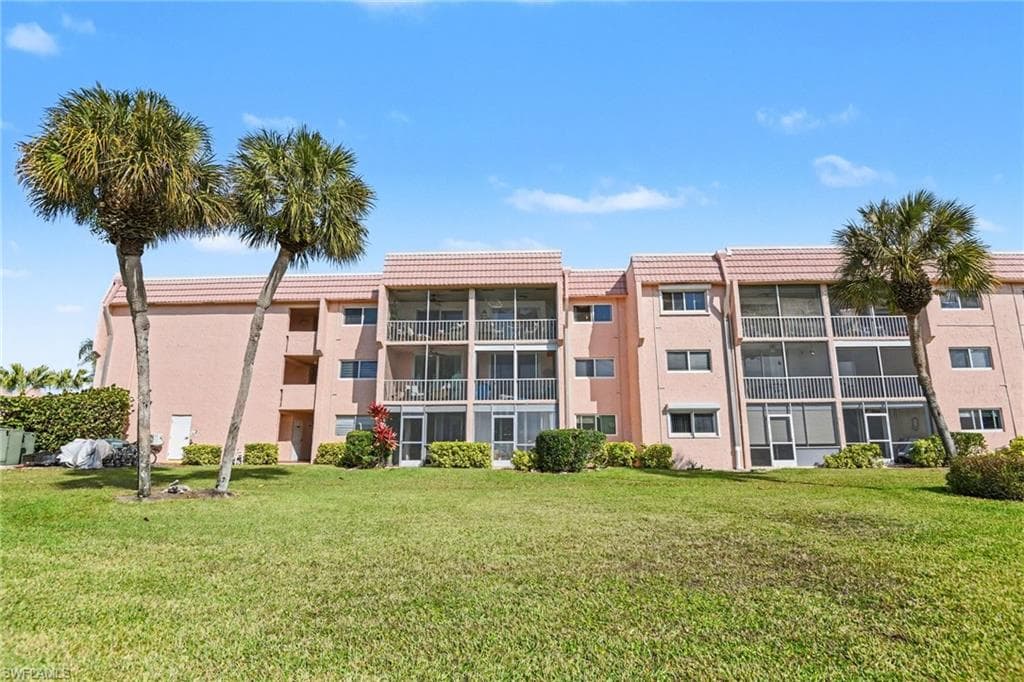 200 Forest Lakes BLVD # 305, NAPLES FL 34105-15