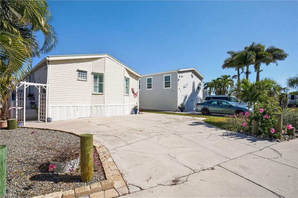 1595 Main ST-24