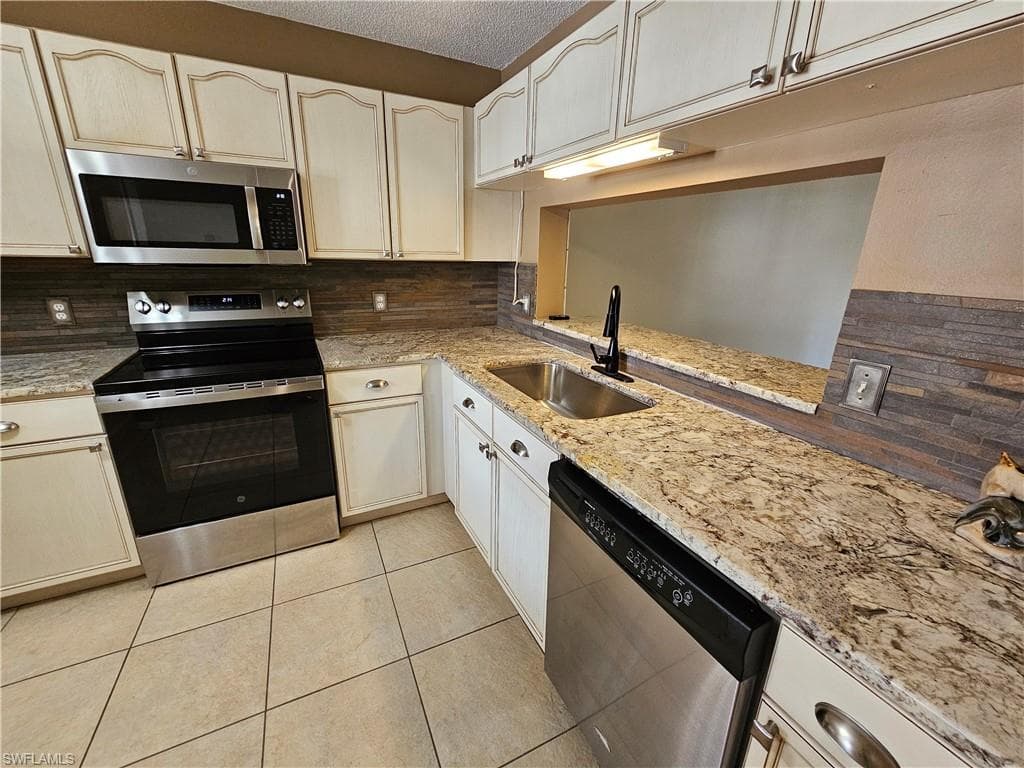 7719 Jewel LN # 204, NAPLES FL 34109-8