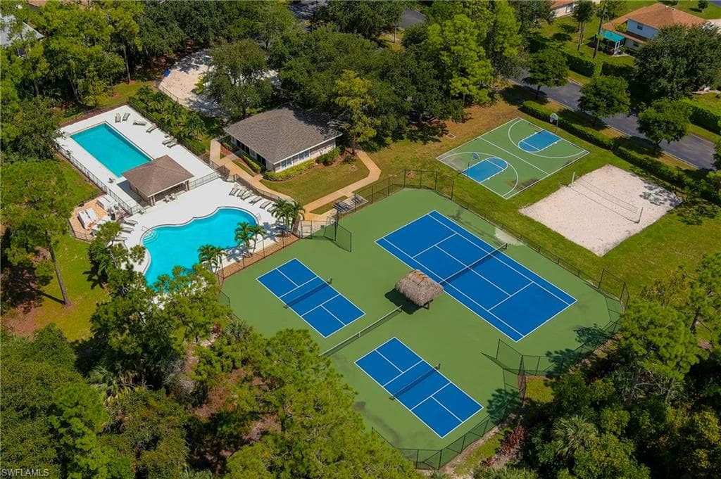 5060 Coldstream LN, NAPLES FL 34104-28