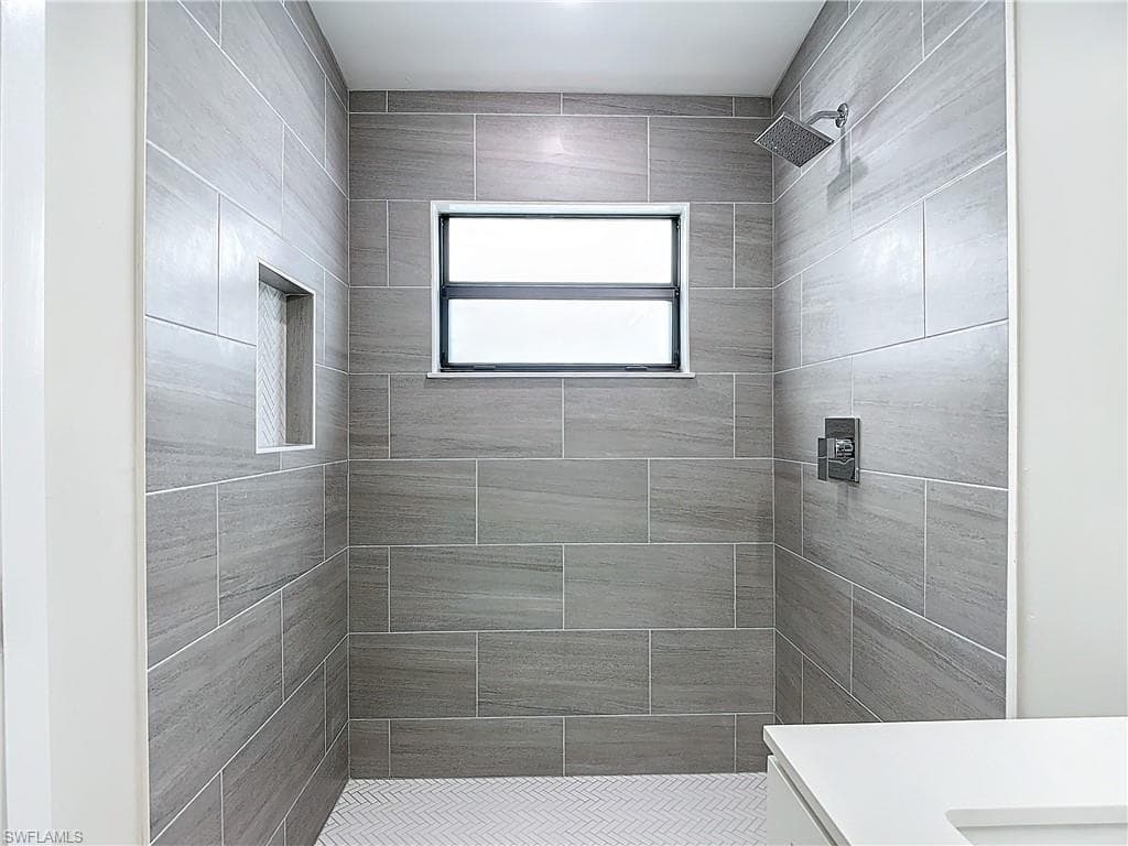 2505 Storter AVE, NAPLES FL 34112-35