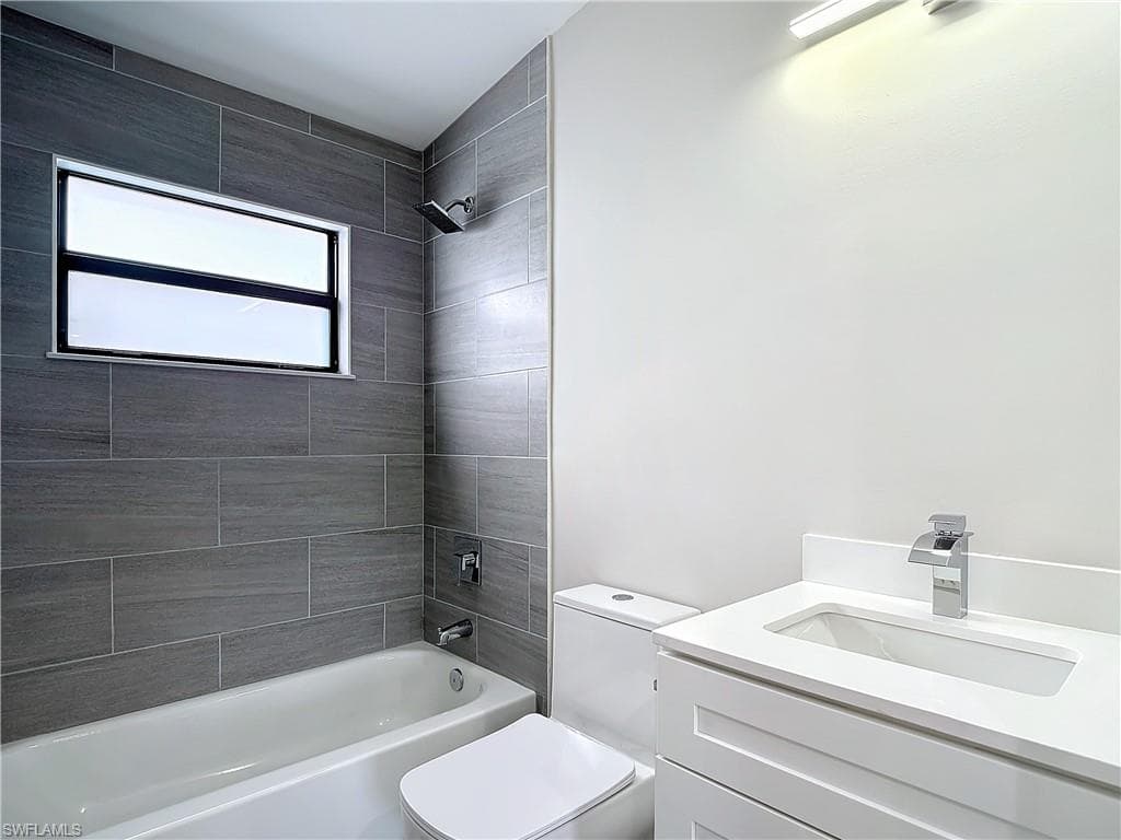 2505 Storter AVE, NAPLES FL 34112-36