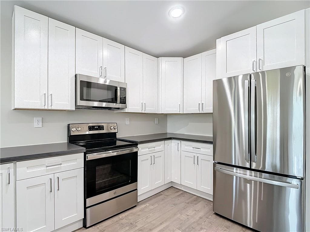 2505 Storter AVE, NAPLES FL 34112-14