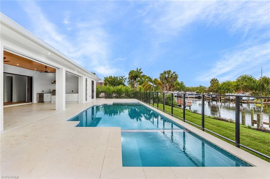2393 Longboat DR-37