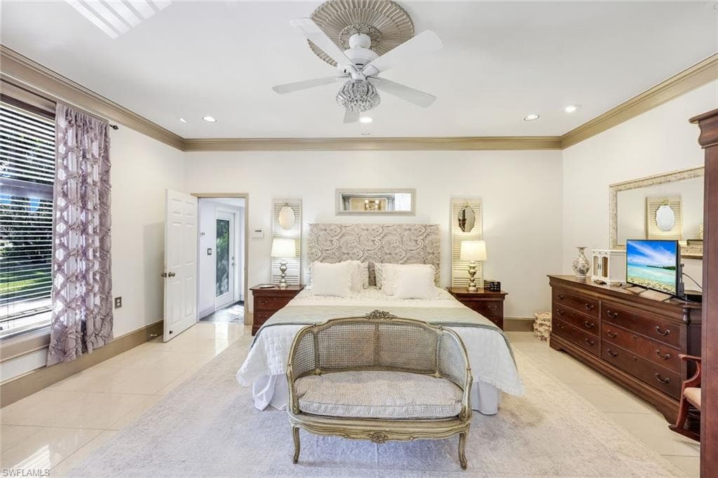 1321 Donna DR-16