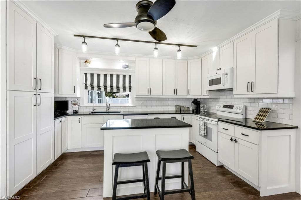 1321 Donna DR-11