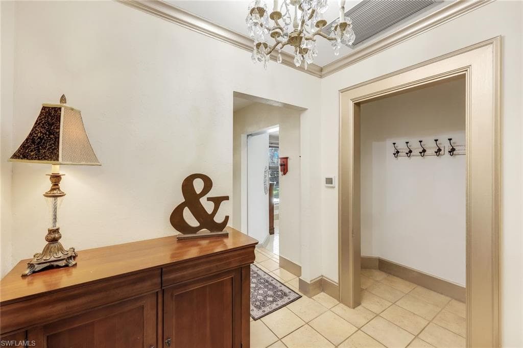 1321 Donna DR-25