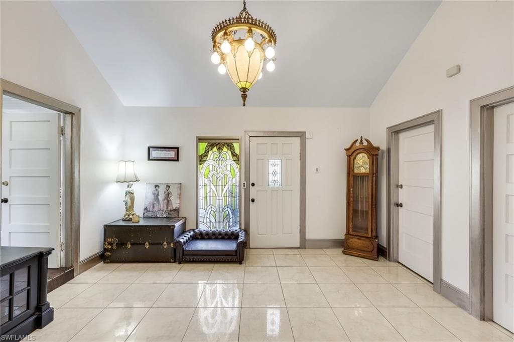 1321 Donna DR-4