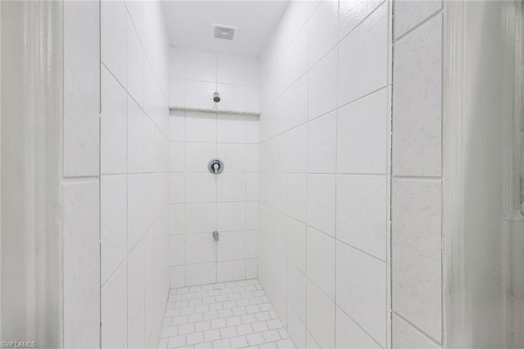 1321 Donna DR-19